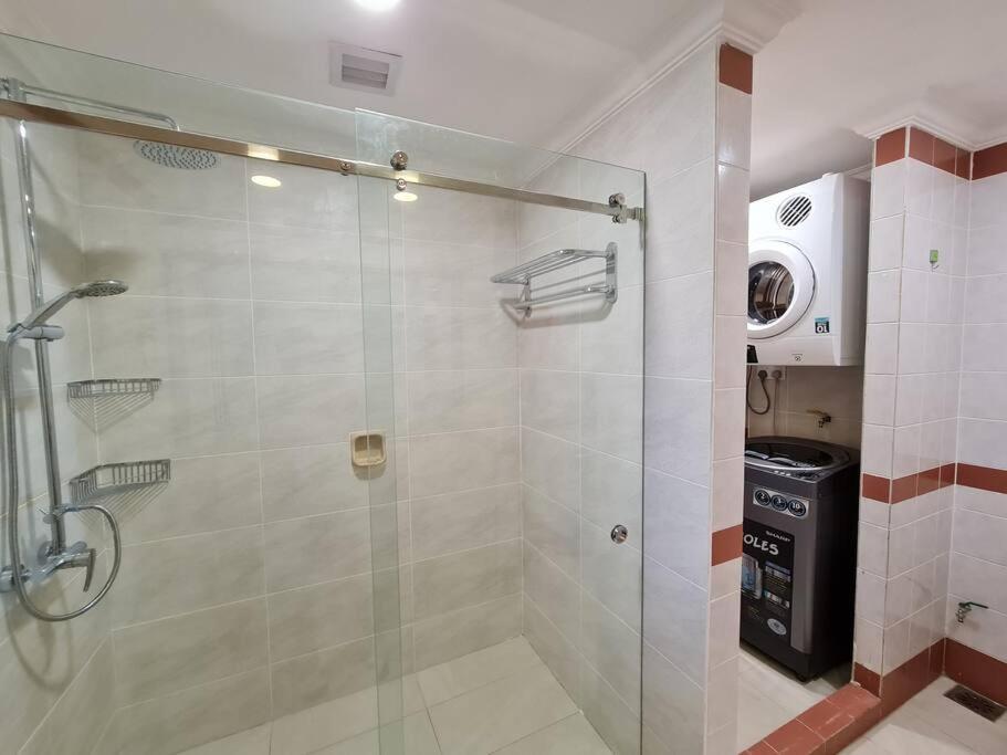 Lovely Waterfront Riverbank Suite With Pool Kuching Exterior foto